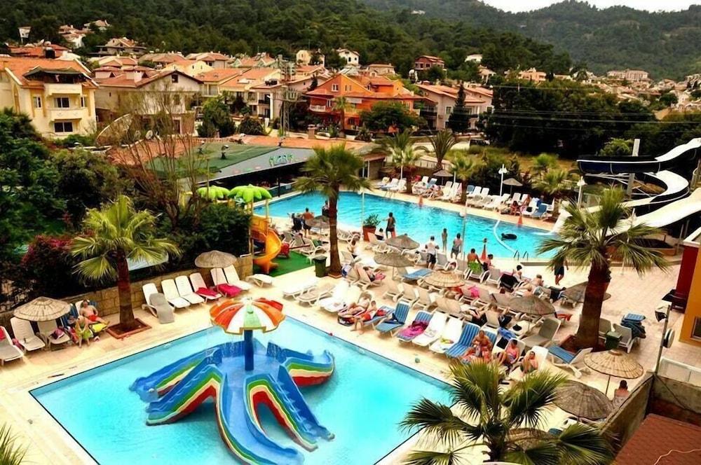 ホテル Club Alpina マルマリス エクステリア 写真