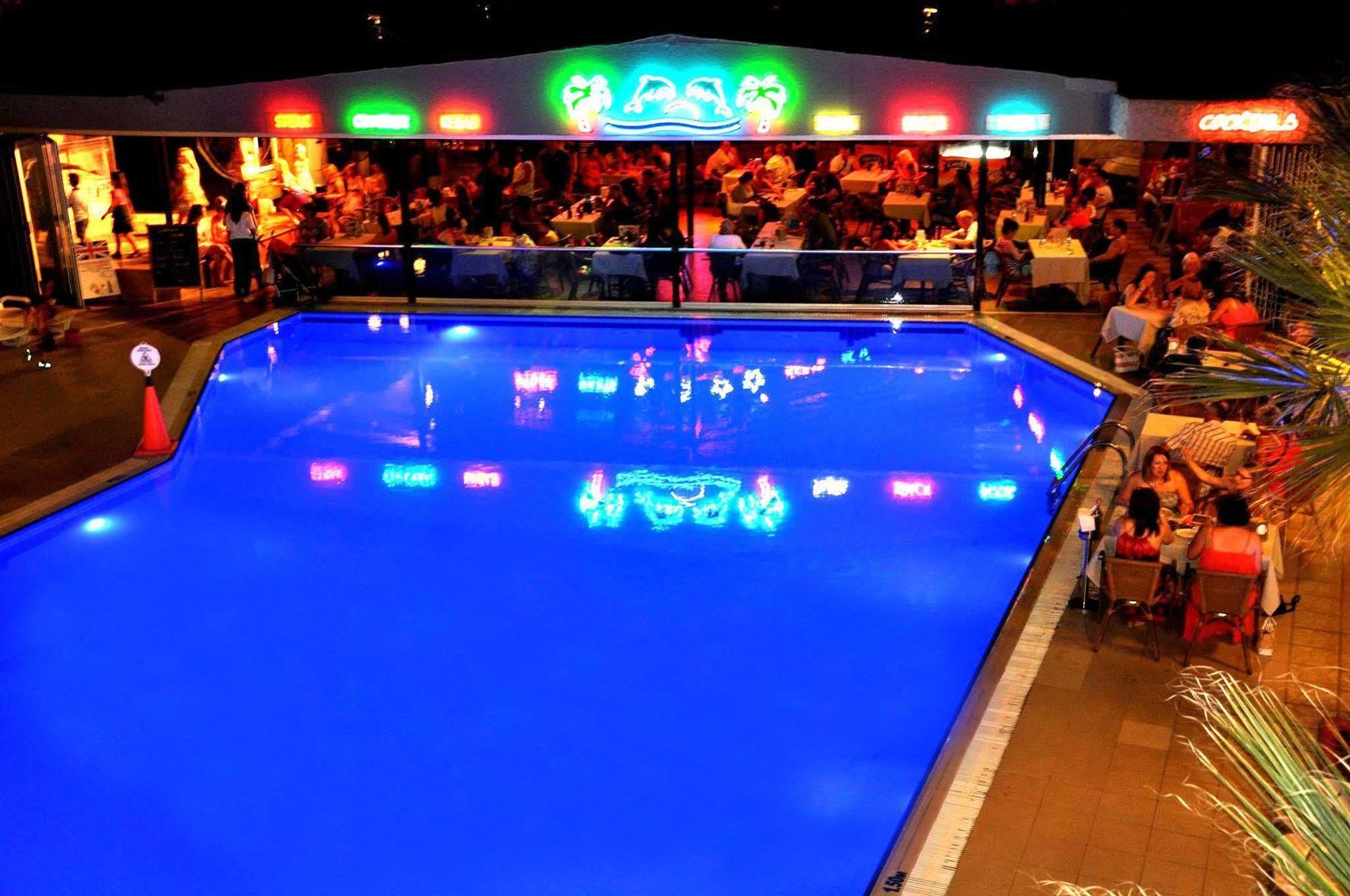 ホテル Club Alpina マルマリス エクステリア 写真